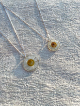 Load image into Gallery viewer, Daisy Necklaces